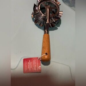 Williams Sonoma Holiday Rolling Cookie Cutter with Red Tag -NEW